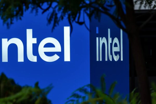 Intel aumenta su inversión en inteligencia artificial con una ampliación de capital de 20.000 millones de dólares.