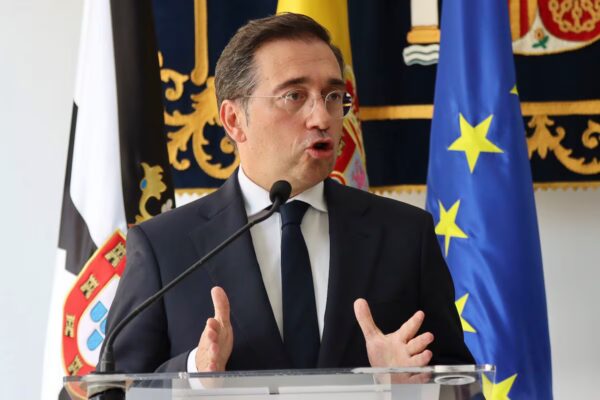 Flujo migratorio en Ceuta: Albares garantiza el regreso de todos los inmigrantes a Marruecos