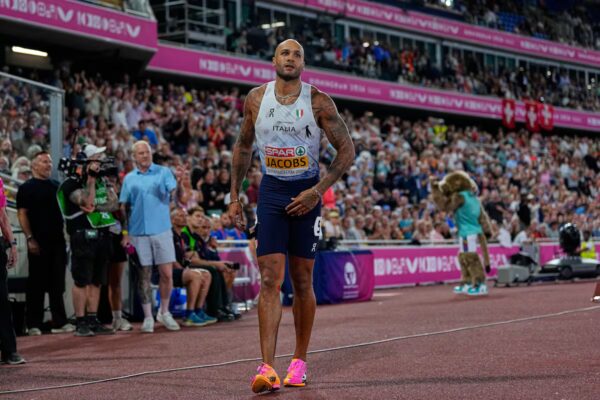 Marcell Jacobs sufre lesión a 40 metros y Romell Glave se corona campeón en los 100 metros de los Europeos de Atletismo