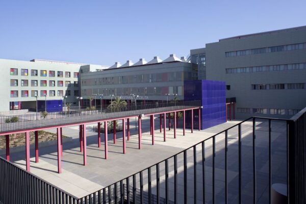 Sanitarios de Ceuta levantan su voz ante la crisis migratoria y el colapso sanitario.