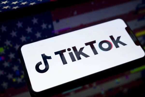 El Gobierno de EE. UU. revive TikTok al levantar el veto en dispositivos oficiales.