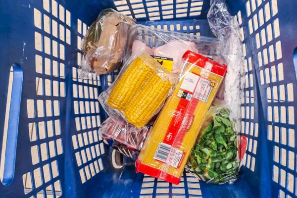 Supermercados y sector de la hostelería anticipan incremento de precios al consumidor por nueva normativa de envases