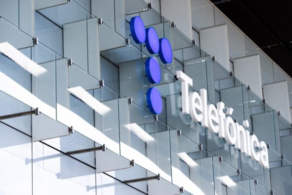 Telefónica recibe una sanción de 209.000 euros por falta de accesibilidad en su canal de fútbol durante 18 meses