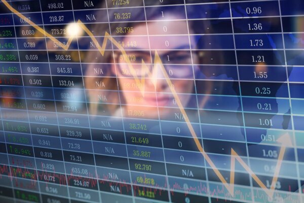 Goldman Sachs transforma riesgos del mercado bursátil en nuevas oportunidades de inversión.