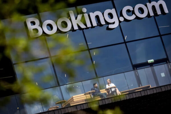 Booking enfrenta desafíos en la bolsa ante el auge de la protesta hotelera.