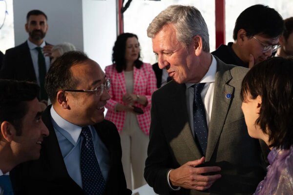 China considera favorable la postura de España respecto a la planta de SAIC y solicita un marco equitativo.