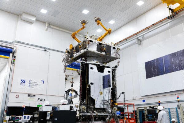 Nuevo robot mecánico de Northrop optimiza el mantenimiento de satélites para prolongar su operatividad
