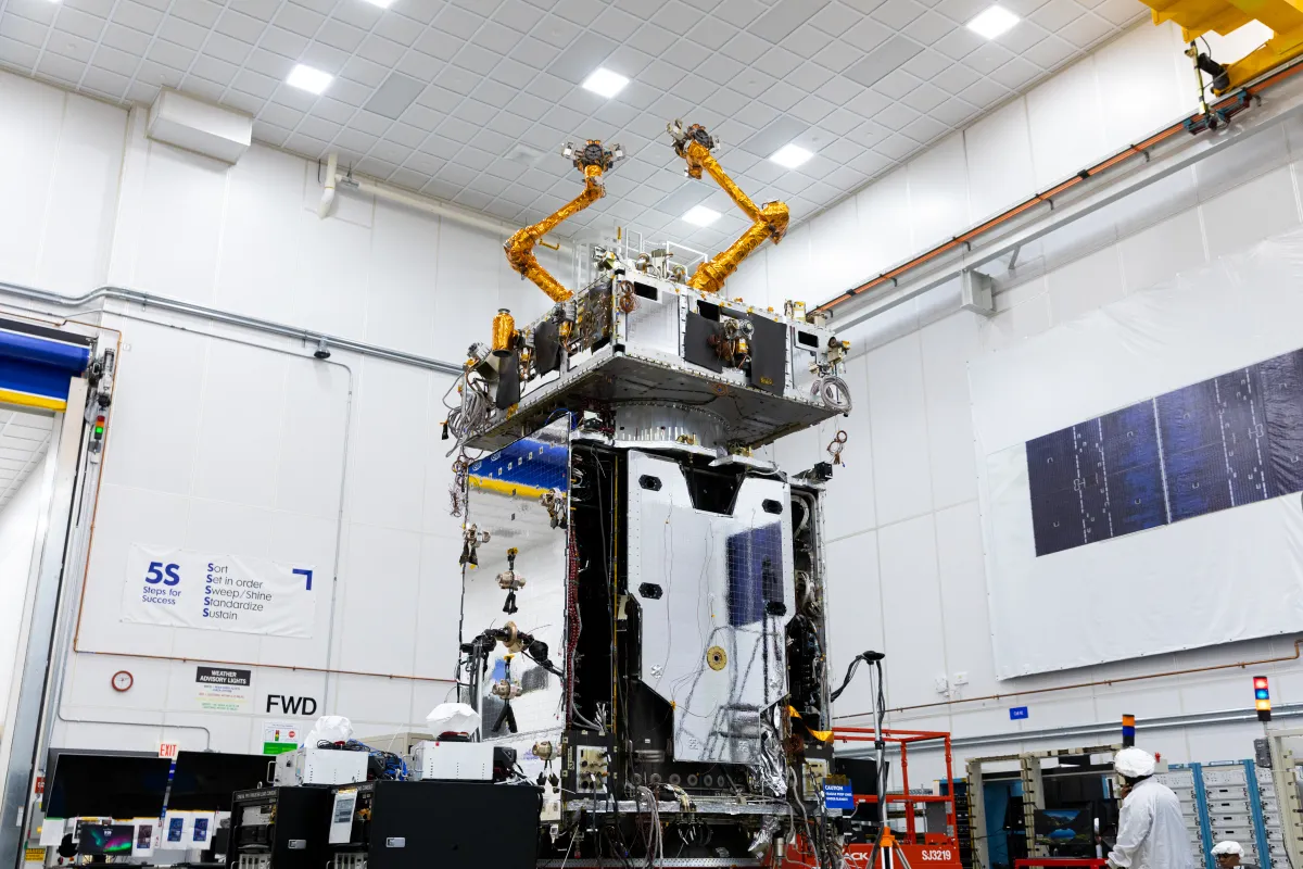 Nuevo robot mecánico de Northrop optimiza el mantenimiento de satélites para prolongar su operatividad