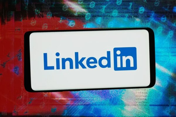 LinkedIn Refuerza su Estrategia para Combatir el Contenido Irrelevante Generado por IA