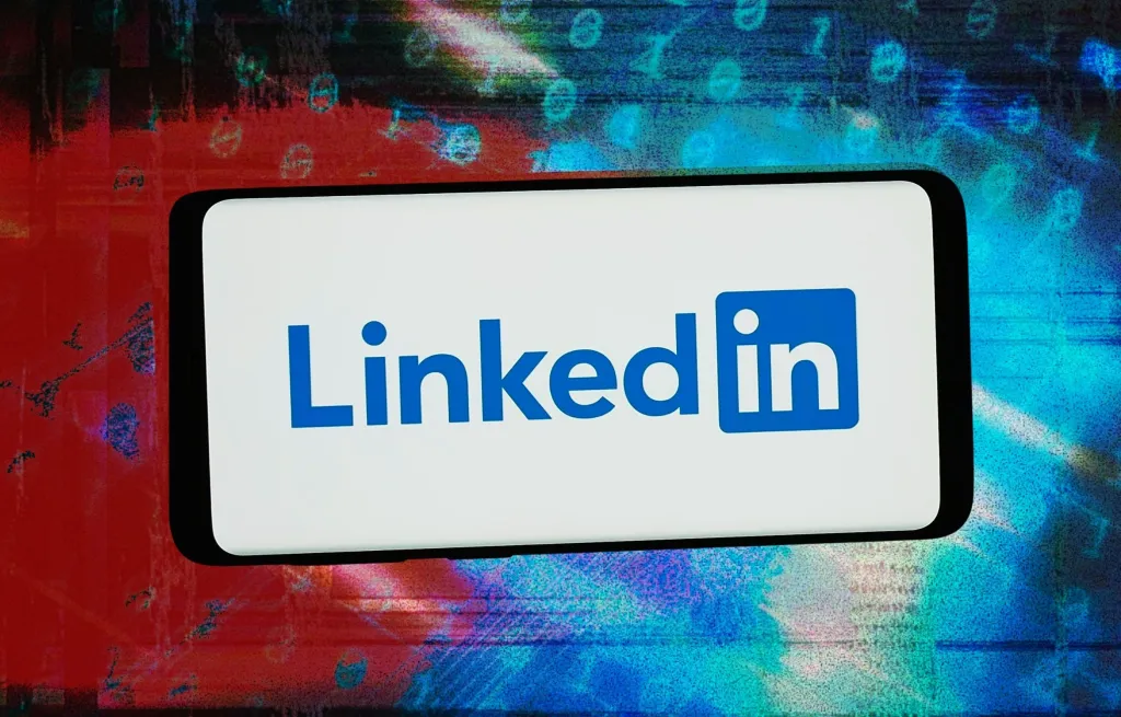 LinkedIn Refuerza su Estrategia para Combatir el Contenido Irrelevante Generado por IA