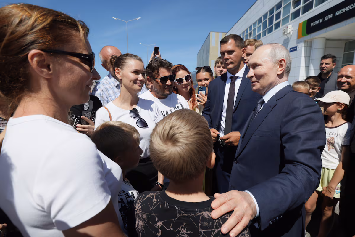 Japón protesta y llama a consulta a su embajador en Rusia tras visita de Putin a las islas Kuriles