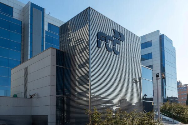 La FCC podría demorar en eliminar el descuento de valoración, revela AlphaValue