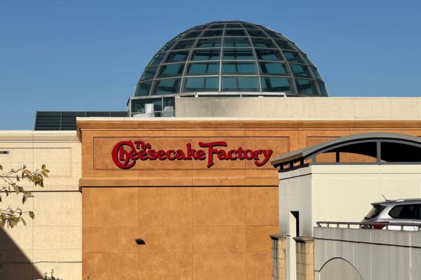 Cheesecake Factory se consolida como una de las acciones más prometedoras en el sector de alimentos: descubre las razones.