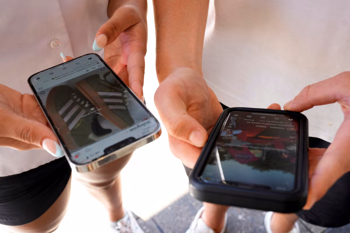 Francia invalida ley que limita acceso a redes sociales para menores de 15 años, citando libertad de expresión