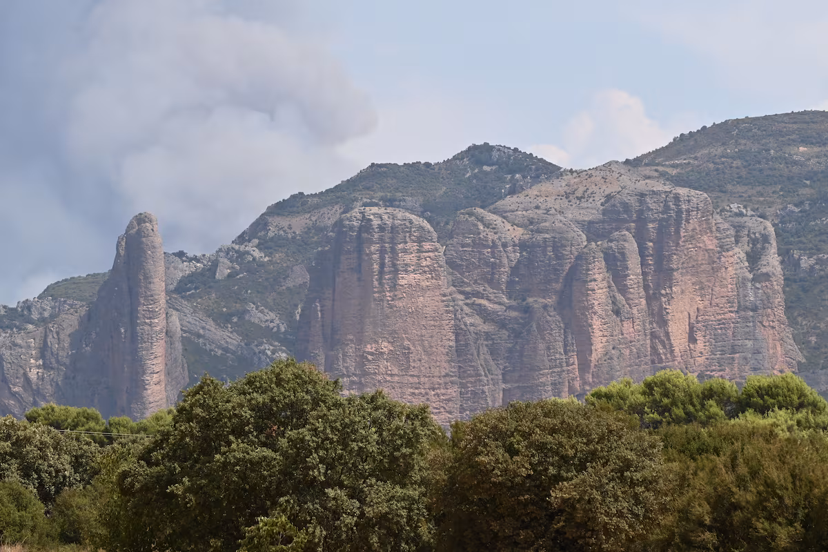 Un juez dicta prisión preventiva al acusado del incendio en Las Peñas de Riglos, Huesca