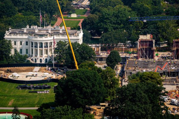 La lucha de Trump por $400 millones en el salón de baile revela los proyectos ocultos en la Casa Blanca