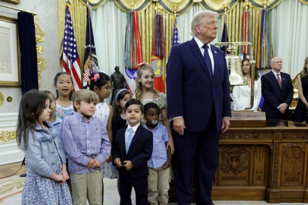 Cuentas de ahorro para niños inspiradas en Trump podrían aumentar la brecha económica