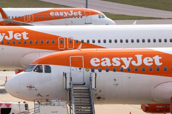 EasyJet cancela más de 100 vuelos debido a la huelga de su personal de cabina en Francia.