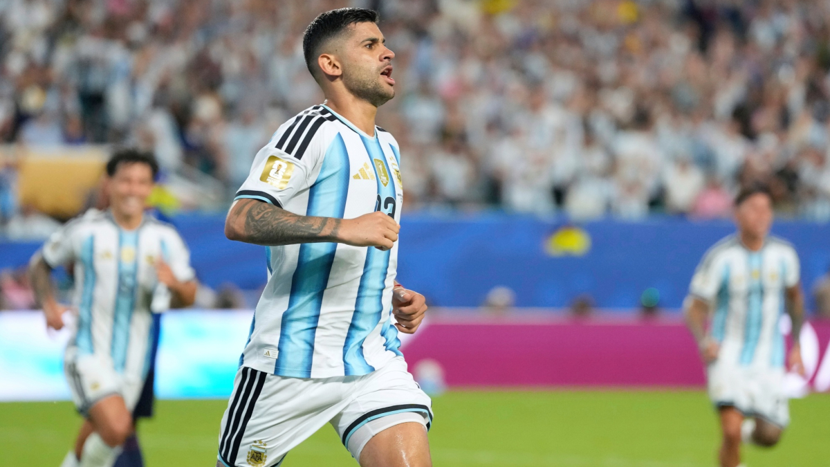 El Atlético de Madrid asegura el fichaje de Cuti Romero para fortalecer su defensa.