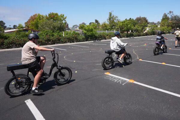 Aumento de lesiones en niños por e-bikes en EE. UU.: Proponen responsabilidad parental en algunas jurisdicciones.