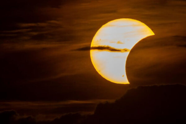 Captura del Eclipse Solar Total: Un Fascinante Timelapse desde la Redacción de MARCA en 60 Segundos
