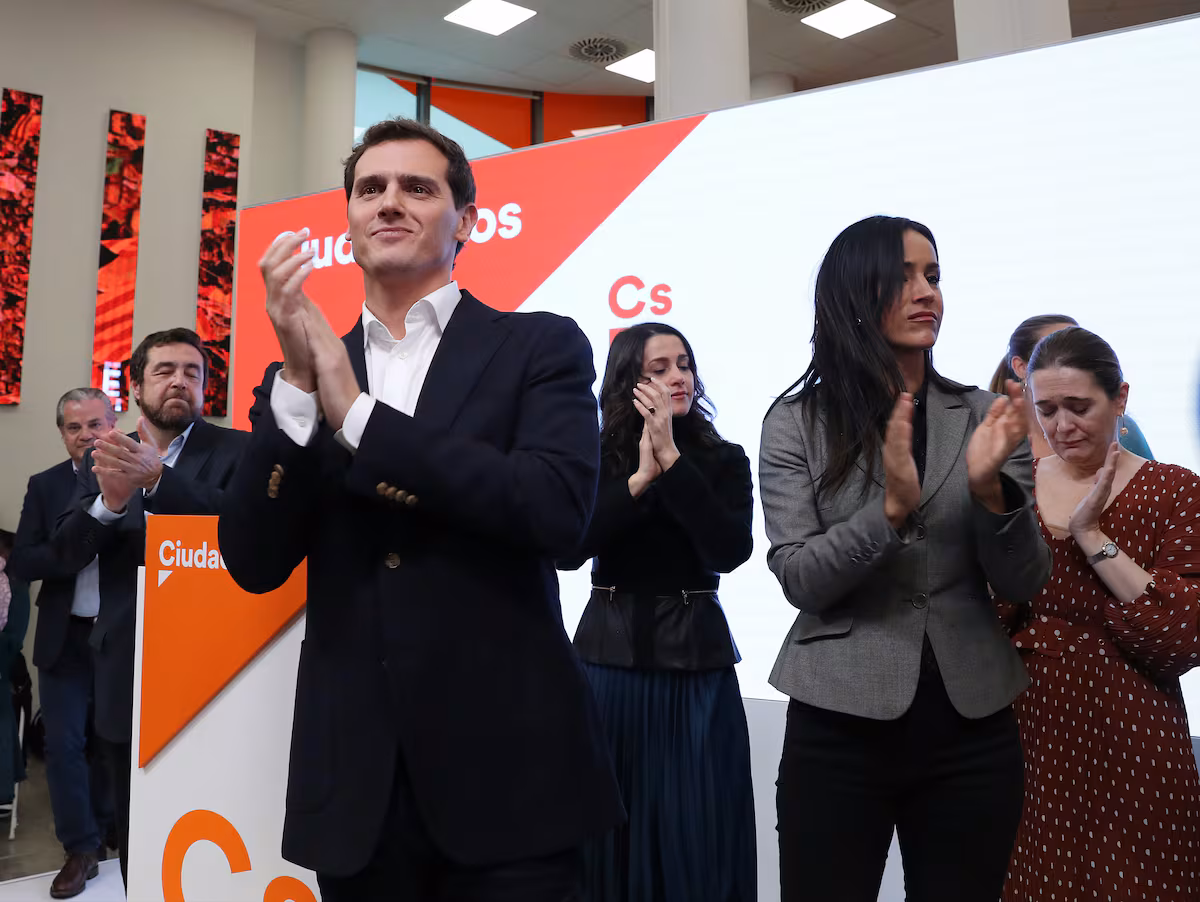 Desafíos para el centro político en España: La compleja brecha entre PSOE y PP
