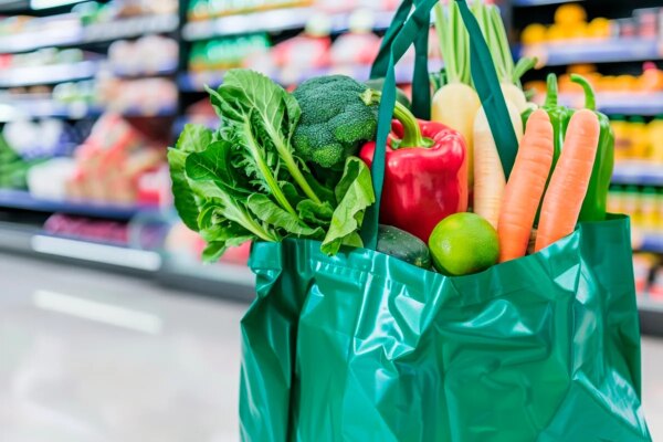 Aumento anual en los precios de bayas frescas, cítricos y huevos: un análisis del mercado.