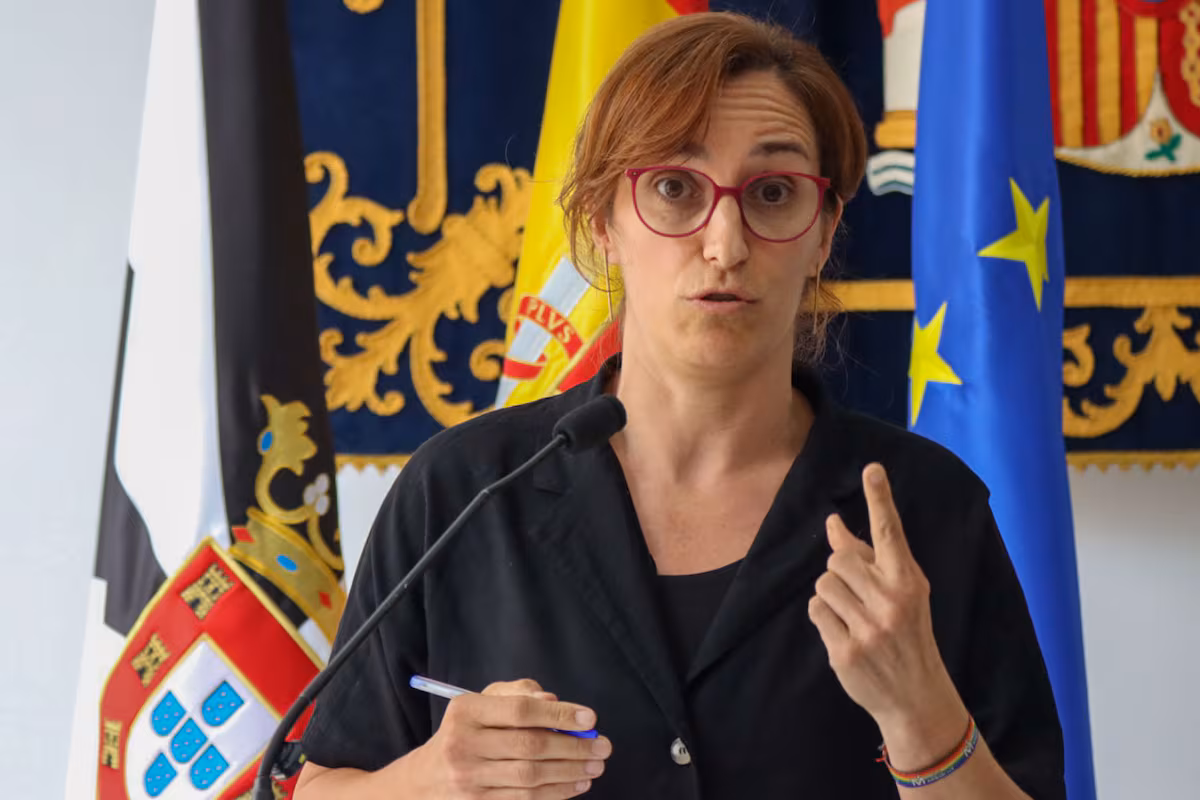 El Gobierno descarta un "colapso" sanitario y solicita espacios en Ceuta para la atención de migrantes