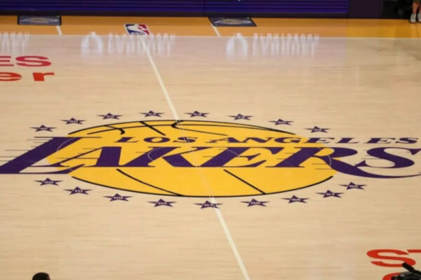 Los Lakers cambian de dueño por 12.500 millones de dólares: un nuevo capítulo en la NBA.