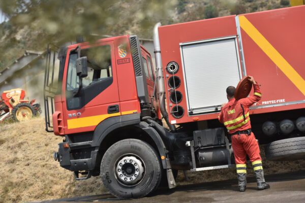 Fallece un miembro de la UME en accidente mientras combate el incendio en Las Peñas de Riglos, Huesca