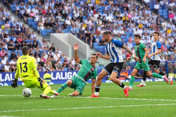 Roberto despide la temporada con triunfo versus el Espanyol y decepción para el Levante en el fútbol español