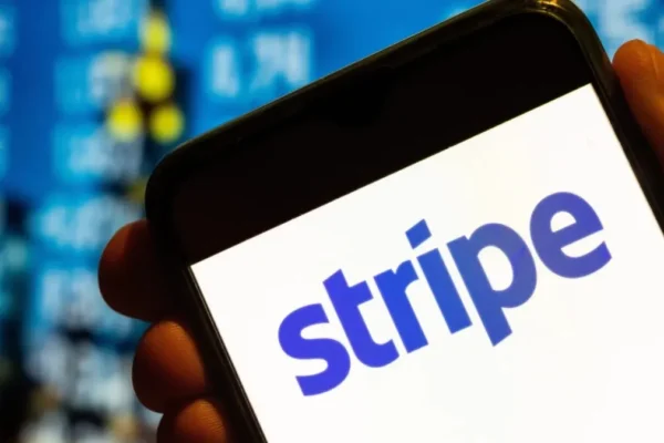 Stripe planea la adquisición del startup de inteligencia artificial OpenRouter por más de 7 mil millones de dólares.