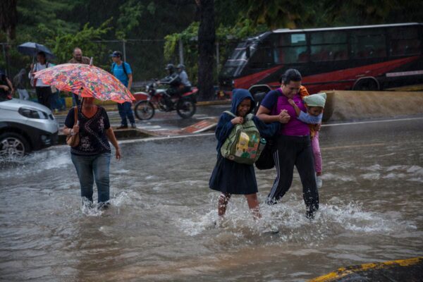 Inundaciones en Venezuela: tres fallecidos y severos daños tras fuertes lluvias