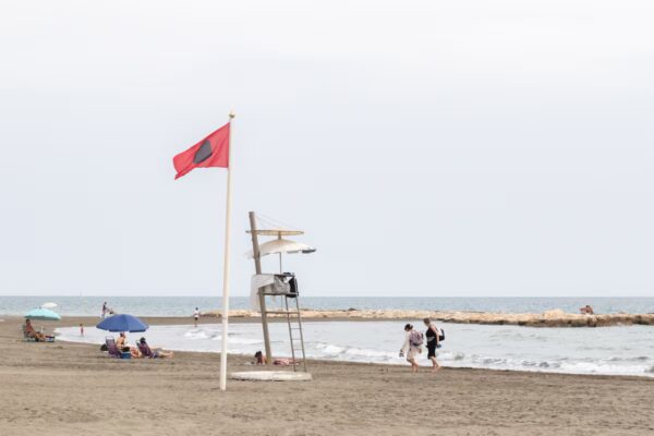 Málaga restringe el acceso a sus playas en tres ocasiones en menos de 30 días debido a contaminación por E. coli