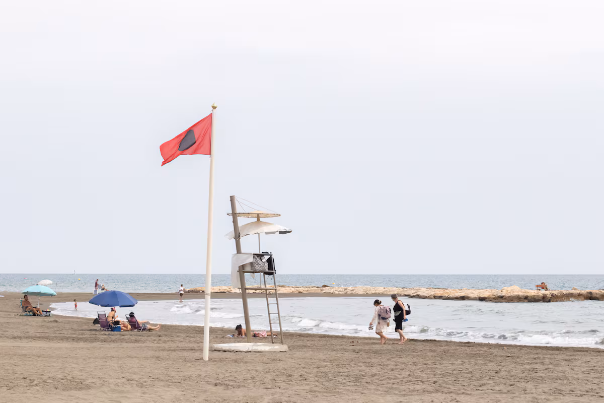 Málaga restringe el acceso a sus playas en tres ocasiones en menos de 30 días debido a contaminación por E. coli
