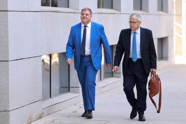 El juez Pedraz protege las evidencias del 'caso Leire' en el teléfono del exdirector de Correos mediante un nuevo volcado de datos en España