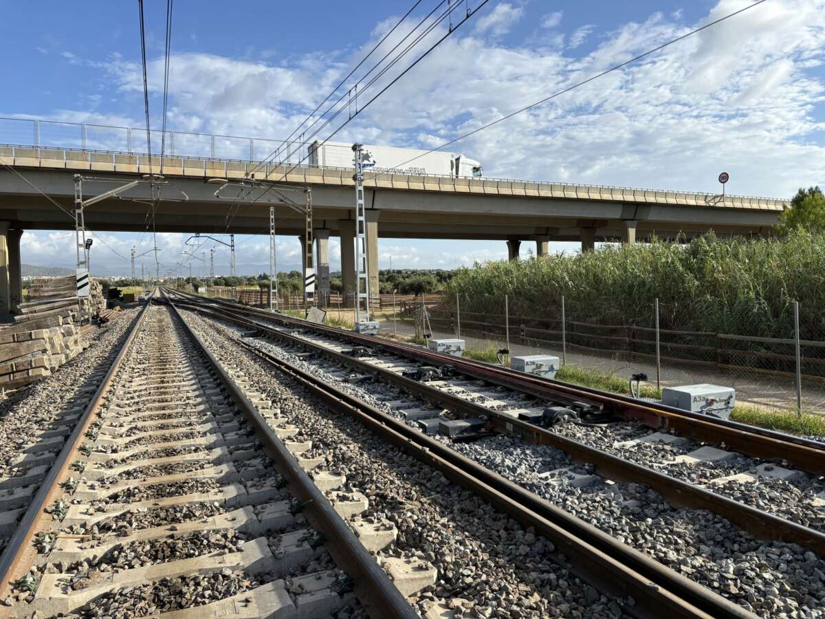 La CNMC otorga un plazo de tres meses a Adif para optimizar el uso de las vías de carga.