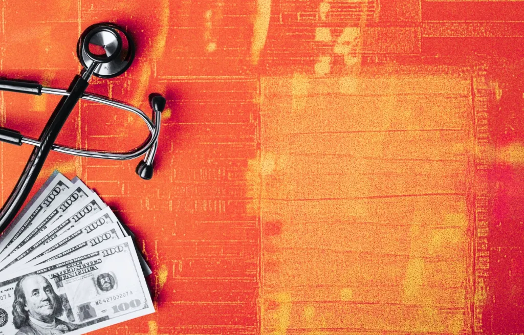 Aumento de costos dispara la renuncia de empresas a seguros de salud grupales