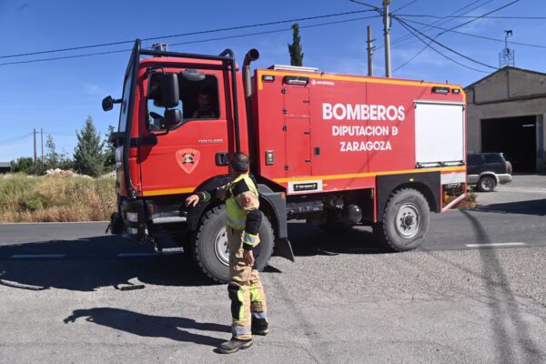 Fallece un bombero en Zaragoza mientras combatiendo un incendio urbano