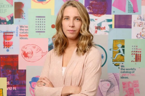 La directora de marketing de IA en Microsoft renuncia en medio de una transformación estratégica de Copilot.