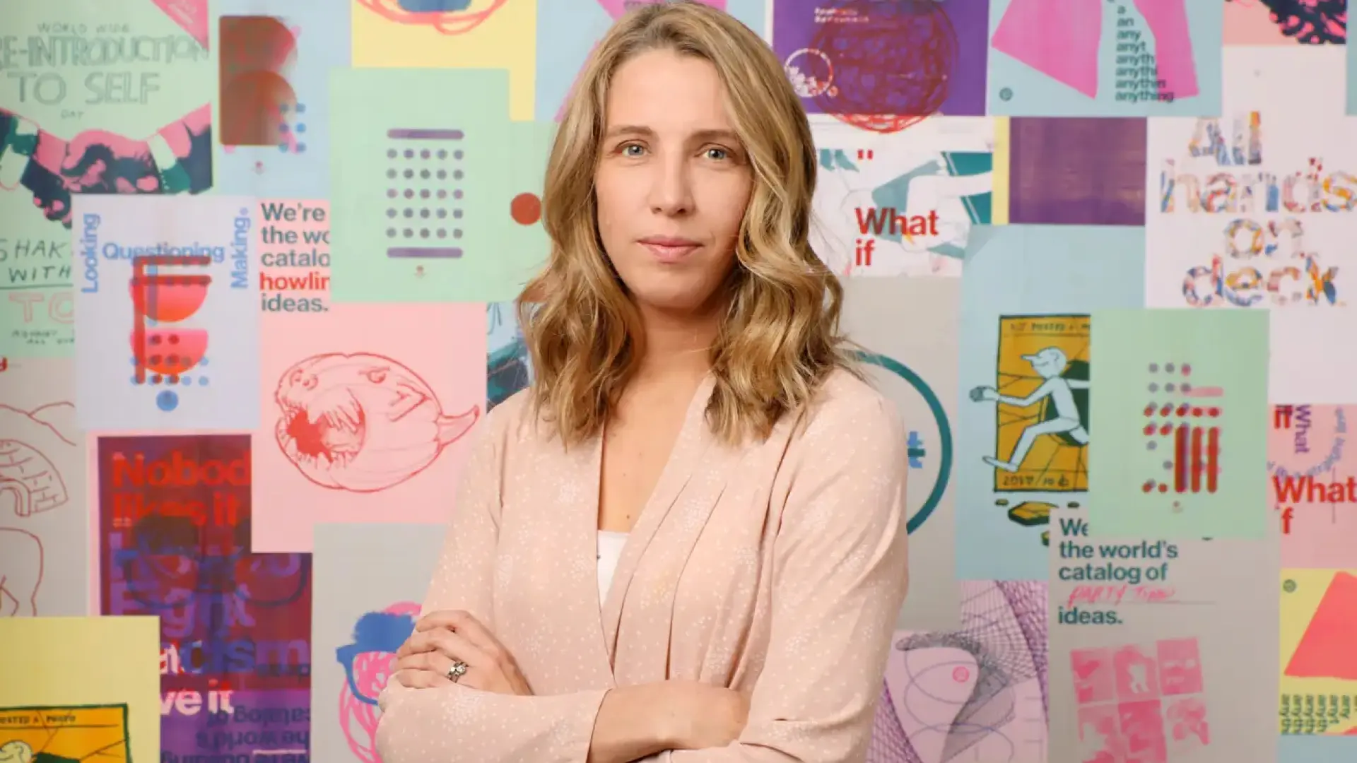 La directora de marketing de IA en Microsoft renuncia en medio de una transformación estratégica de Copilot.