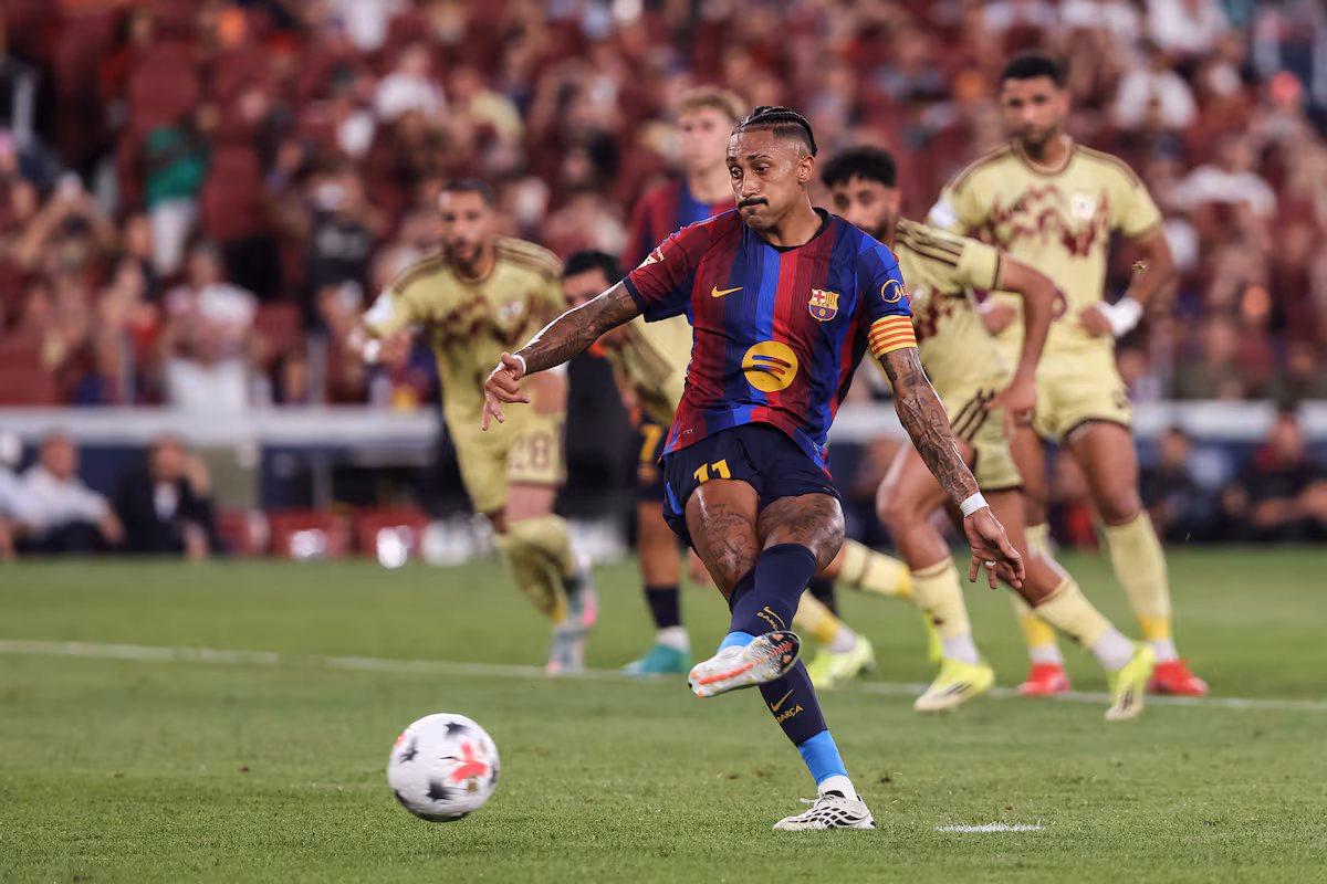 Raphinha brilla bajo el sol y el Barcelona conquista el Trofeo Gamper