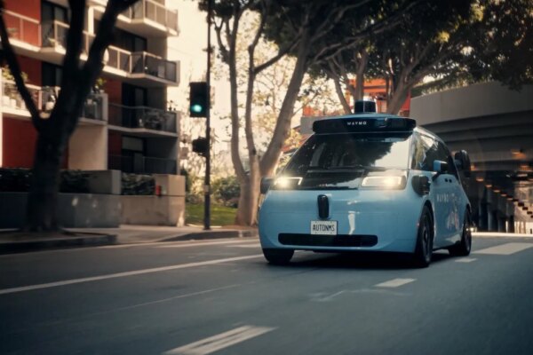 Waymo lanza su robotaxi de nueva generación a un precio reducido, disponible para todos los pasajeros en tres ciudades.