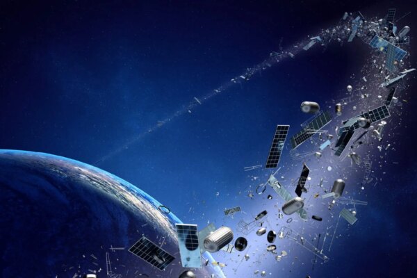 El Pentágono impulsa la lucha contra la basura espacial: tres empresas se disputan la desorbitación de satélites