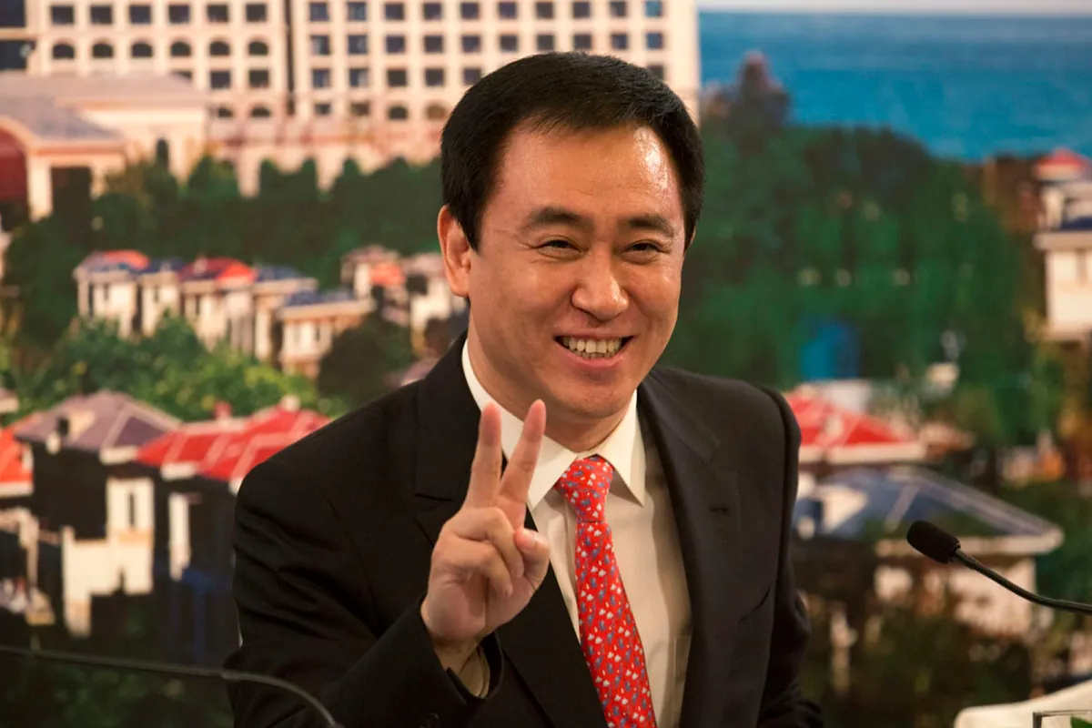 Fundador de Evergrande recibe cadena perpetua en China por delitos financieros