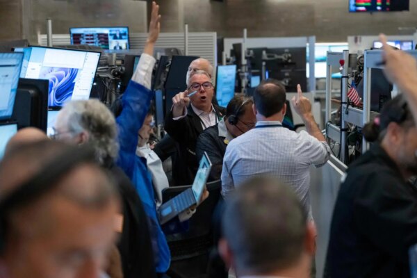 Christopher Waller de la Fed impulsa a Wall Street: Nasdaq en alza y suavización en el mercado de bonos