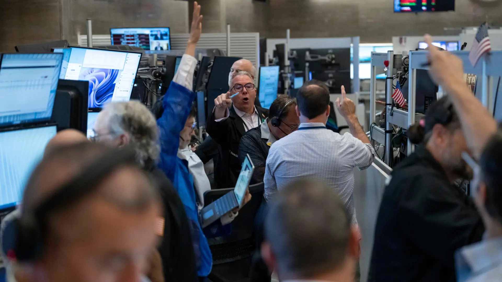 Christopher Waller de la Fed impulsa a Wall Street: Nasdaq en alza y suavización en el mercado de bonos