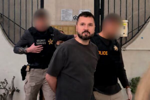 Detienen a un influencer de Los Ángeles por incitar a asesinar a Trump en redes sociales