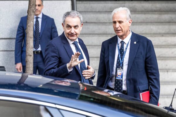El juez desestima la solicitud de Zapatero para anular el 'caso Plus Ultra' en España