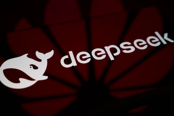 China da un paso estratégico contra Nvidia: DeepSeek lanza un centro de inteligencia artificial con 160,000 chips de Huawei